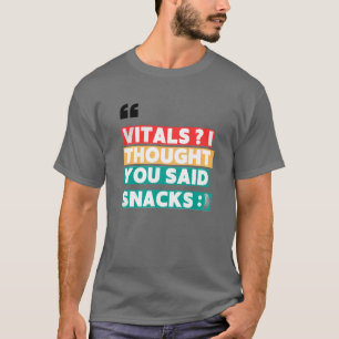 NURSE HUMOR T-SHIRT - VITALS IK DACHT DAT JE SNACK