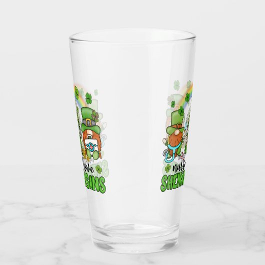 Nurse Love Shenanigans St. Patrick's Glas (Rechts)