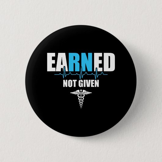Nurse Practitioner Black Small Clic Fit Crew Ronde Button 5,7 Cm (Voorkant)