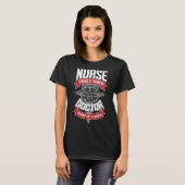 Nurse Practitioner - Hersenen van een arts, hart v T-shirt (Voorkant volledig)
