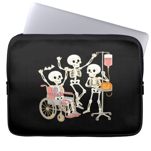 Nurse Skeleton Funny Halloween Healthcare Essentia Laptop Sleeve (Voorkant)