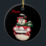 NURSE SNOWMAN COLLECTOR CHRISTMAS KERAMISCH ORNAMENT<br><div class="desc">NURSE SNOWMAN COLLECTOR CHRISTMAS ORNAMENT is een artikel in het HUIS VAN SUNSHINE collectie van fijne kunstreproducties op producten die zijn ontworpen voor thuisgebruik of voor kantoor. DRIEKE SNOWMAN COLLECTOR CHRISTMAS ORNAMENT is een reproductie van een oorspronkelijk beeldhouwwerk van Gerry K. Furgason en is opgenomen in haar kerstdecoratorserie.</div>