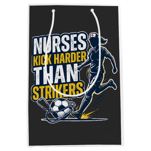 Nurses Kick Harder Than Strikers Medium Cadeauzakje (Voorkant)