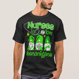 Nurses Love ShenanigansGnomes Nurse St Patricks da T-shirt