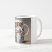 Nurse's Night Shift: toegewijd aan de dappere Mok (Voorkant rechts)