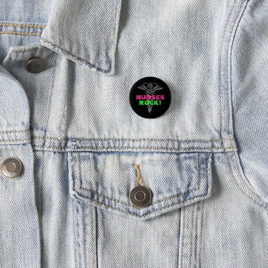 Nurses Rock Pinback Button | Neonkleuren (In situ)