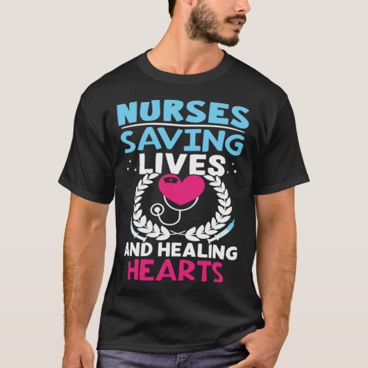 Nurses Saving Lives And Healing Hearts T-shirt (Voorkant)