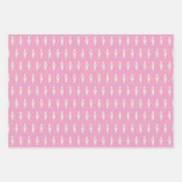 Nutkraker met een snoepriet inpakpapier vel