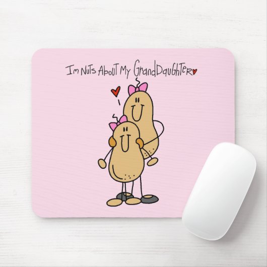 Nuts over mijn kleindochterT-shirts en cadeautjes Muismat (Met muis)