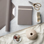 Nutshell Bruin Effen Kleur Cadeaupapier<br><div class="desc">Effen kleur inpakpapier in een enorme verscheidenheid aan kleuren voor al uw bruiloft en douche geschenken. De kleuren voor 2025 zijn donker en vet en dit is wat je vindt in mijn nieuwste design met kleurnamen van verschillende ontwerpbedrijven.</div>