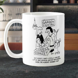 Nutteloze gnoom in het tuincentrum. grappig koffiemok