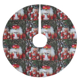 Nuttige krakers met vakantieachtergrond kerstboom rok