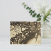 NY-fans buiten de Polo Grounds-Vintage Briefkaart (Staand voorkant)