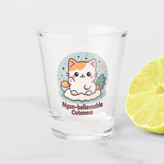 Nyan-believable Cuteness – Schattigee Kawaii Cat Shot Glas (Voorkant)