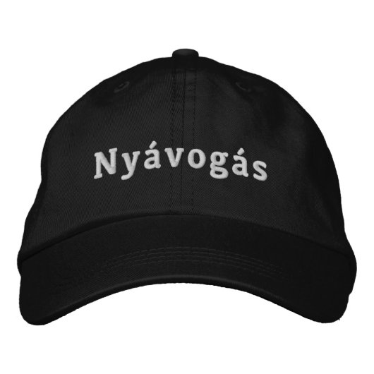 Nyávogás White Logo Geborduurde Pet (Voorkant)