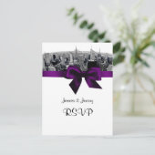 NYC Etched Fisheye Skyline BW Paars RSVP 1 Uitnodiging Briefkaart (Staand voorkant)