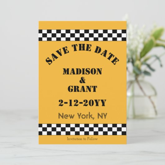 NYC gele Checker cabinestijl Save The Date (Staand voorkant)