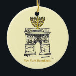 NYC Hanukkah Washington Square Menorah New York Keramisch Ornament<br><div class="desc">Met een originele markeerafbeelding van een klassiek NYC-landmerk, de Washington Square Arch, "gekleed" met een menorah voor het vakantieseizoen. Ideaal voor het vieren van Hanukkah! Deze illustratie van Chanoeka is ook beschikbaar op andere producten. Zie je niet wat je zoekt? Hulp nodig bij aanpassingen? Neem contact op met Rebecca om...</div>