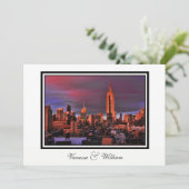 NYC Skyline ESB Surreal Sunset Huwelijksuitnodigin Kaart (Staand voorkant)