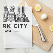 NYC Skyline Illustration with Statue of Liberty Theedoek (Quarter Fold)