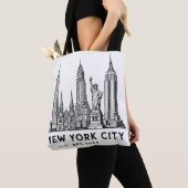 NYC Skyline Illustration with Statue of Liberty Tote Bag (Dichtbij)