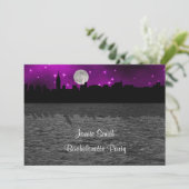 NYC Skyline Silhouette Moon Paars Bachelorette Kaart (Staand voorkant)