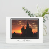 NYC Skyline Sunrise bruiloft uitnodigen Kaart (Staand voorkant)