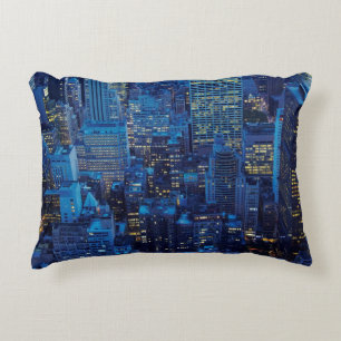 NYC Skyline, uitzicht met hoge hoek bij schemering Decoratief Kussen