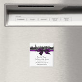 NYC Wide Skyline Etched BW Paarse Save the Date Magneet (Insitu (Vaatwasser))