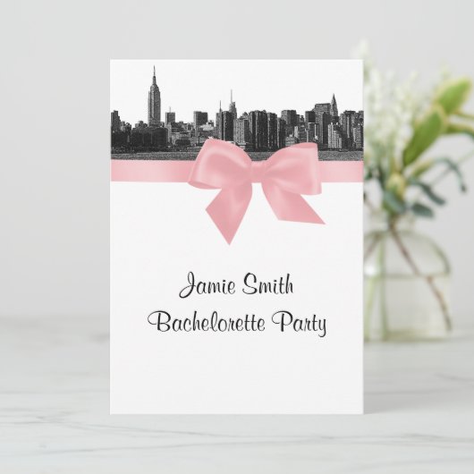 NYC Wide Skyline Etched BW Pink Bachelorette Party Kaart (Staand voorkant)