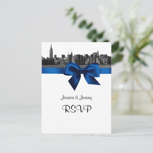 NYC Wide Skyline Etched BW Royal Blue RSVP 1 Uitnodiging Briefkaart (Staand voorkant)