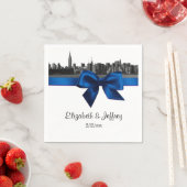 NYC Wide Skyline Etched BW Royal Blue Wedding Servetten (Insitu)