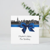 NYC Wide Skyline Etched BW Royal Blue Wedding SQ Kaart (Staand voorkant)