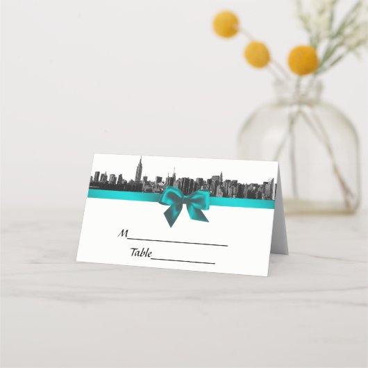 NYC Wide Skyline Etched BW TealWedding Escort Card Plaatskaartje (Achterkant)