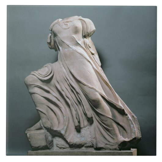 Nymph figuur, acroterie uit de tempel van Phigal Tegeltje (Voorkant)