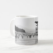O-torii, Itsukushima Shrine: Japan Koffiemok (Voorkant links)