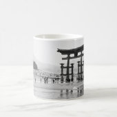 O-torii, Itsukushima Shrine: Japan Koffiemok (Center)