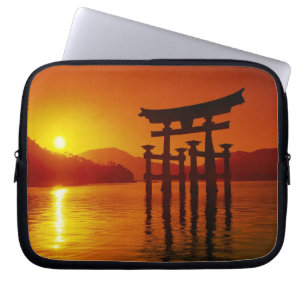 O-Torii poort, Itsukushima heiligdom, Miyajima, Laptop Sleeve