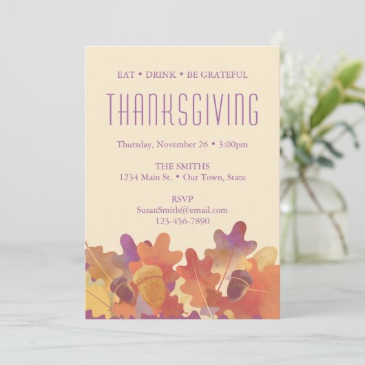 Oak-bladeren en -eikenhouten Thanksgiving in Paars Aankondiging (Staand voorkant)