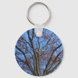 Oak-boom in een blauwe luchtherfst - sleutelhanger