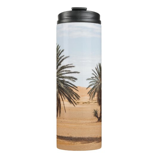 Oase van de woestijn: Sahara Palms Landschap. Thermosbeker (Voorkant)
