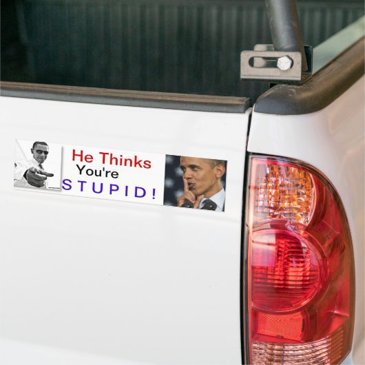 Obama:  Hij denkt dat je dom bent. Bumpersticker (Op Truck)