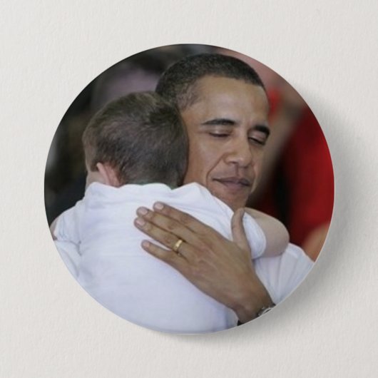 Obama knuffelt een kind ronde button 7,6 cm (Voorkant)