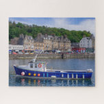 Oban Port Scotland Vist Zee Ocean Travel Legpuzzel<br><div class="desc">Deze verbluffende puzzel uit de puzzel kenmerkt het traditionele historische dorp Oban in Schotland met een vissersboot op de voorgrond #oban #scotland #pret #stockingstuffers #games</div>