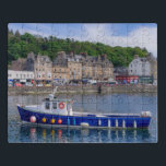 Oban Port Scotland Vist Zee Ocean Travel Puzzel<br><div class="desc">Deze verbluffende puzzel uit de puzzel kenmerkt het traditionele historische dorp Oban in Schotland met een vissersboot op de voorgrond #oban #scotland #pret #stockingstuffers #games</div>