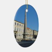 Obelisk van Arles in Frances Keramisch Ornament (Rechts)