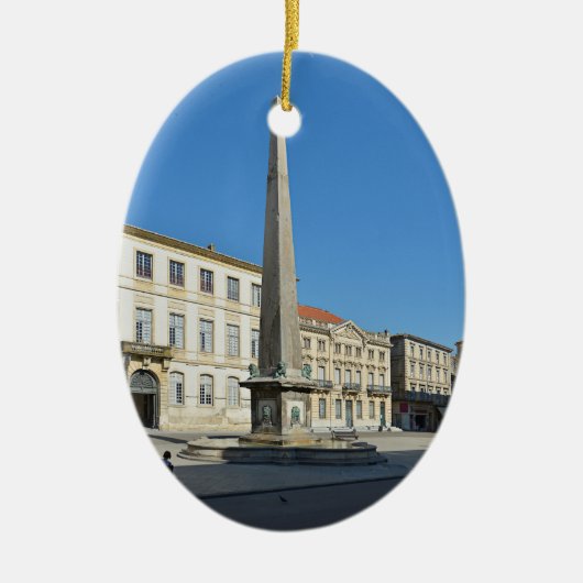 Obelisk van Arles in Frances Keramisch Ornament (Voorkant)