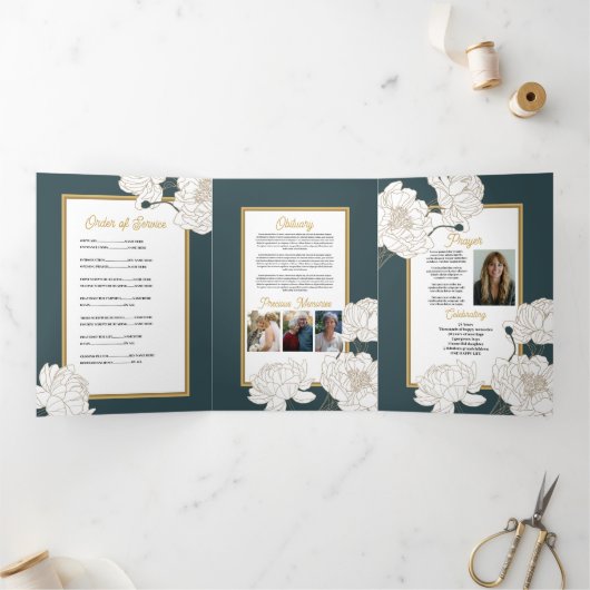Obituary Celebration of Life Foto Bloemen Groen Drieluik Uitnodiging (Binnen)