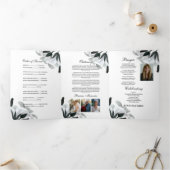 Obituary Viering Leven Foto Zwart Wit Lelie Drieluik Uitnodiging (Binnen)