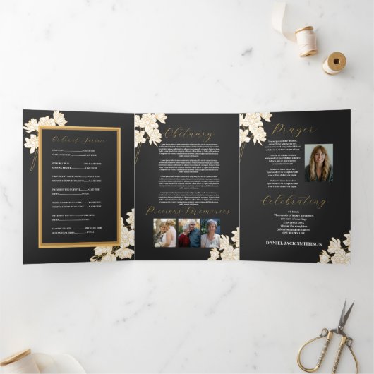 Obituary Viering van het Leven Foto Witte Bloemen Drieluik Uitnodiging (Binnen)